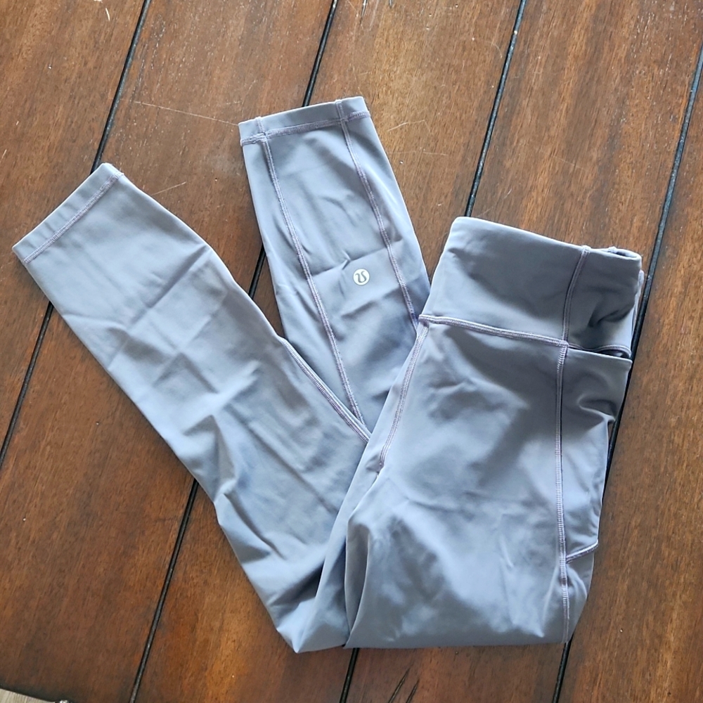 Lululemon gray leggings with side and back pockets size 6 NWOT